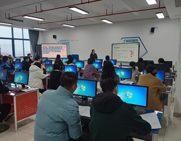 主题公开课│润物细无声，交流促成长——信息工程系组织开展节日海报的制作主题院公开课活动