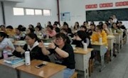 自主体验  多元培养 ——“自主体验式”德育班会活动