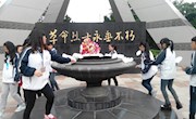 敬仰先烈 祭拜英魂