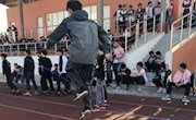 跃 动 青 春
