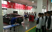 学院汽车工程系开展 “传承工匠精神 技能点亮人生”主题开放日活动