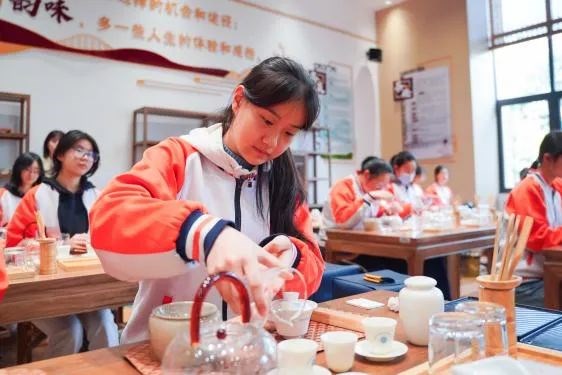 我院联合南通市青少年活动中心开展职业体验活动